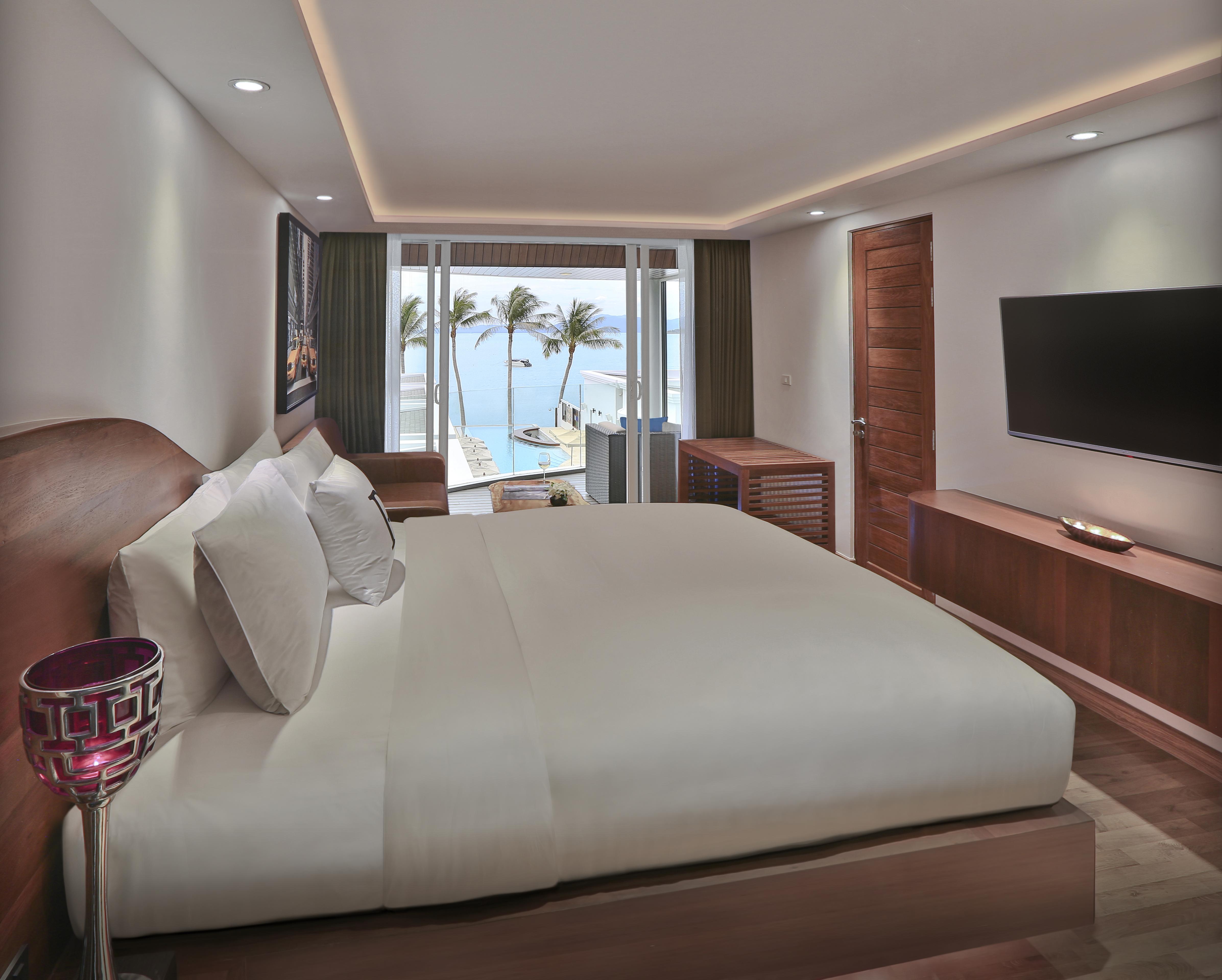 The Privilege Hotel Ezra Beach Club Pantai Bangrak Luaran gambar