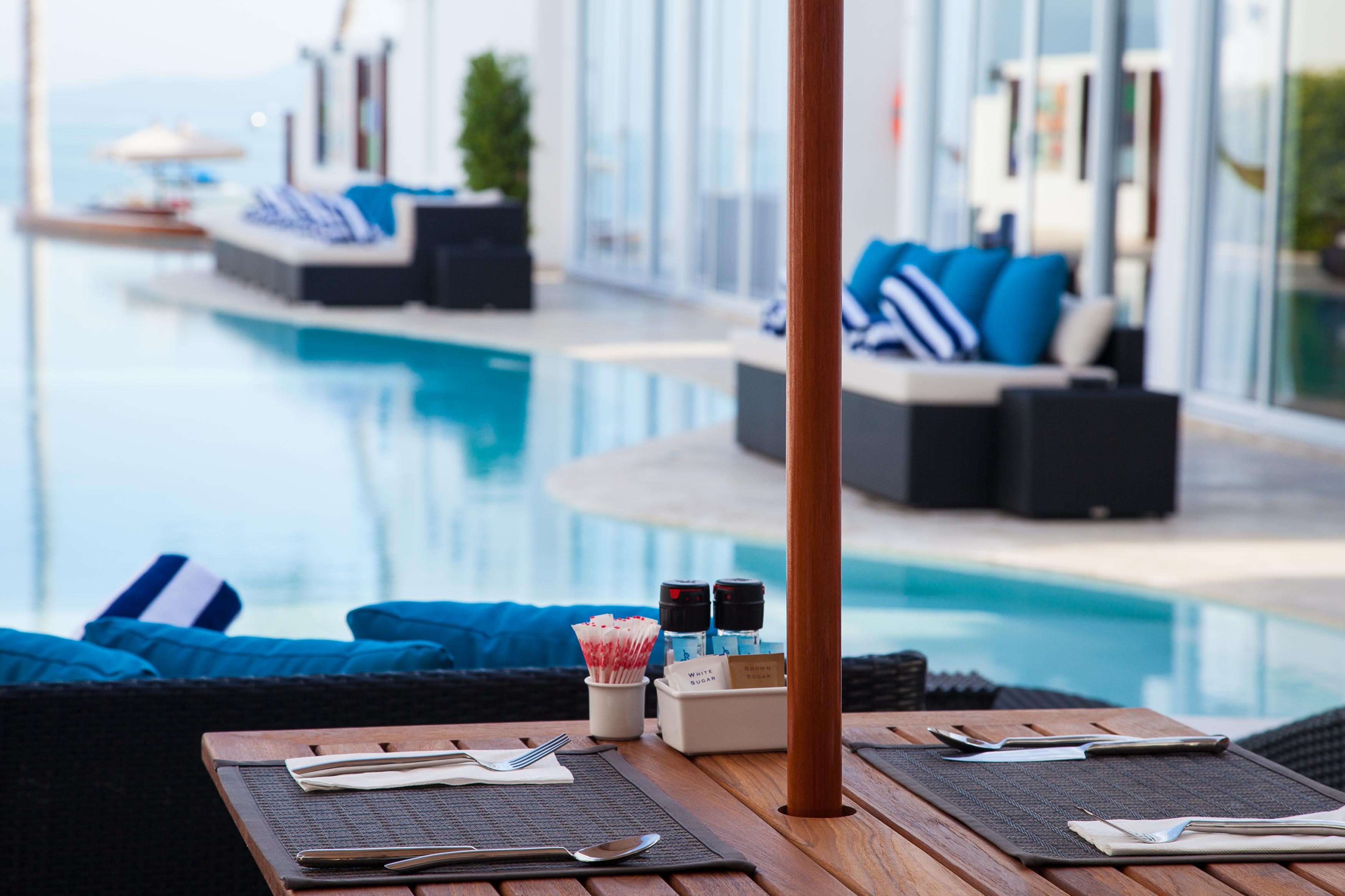 The Privilege Hotel Ezra Beach Club Pantai Bangrak Luaran gambar