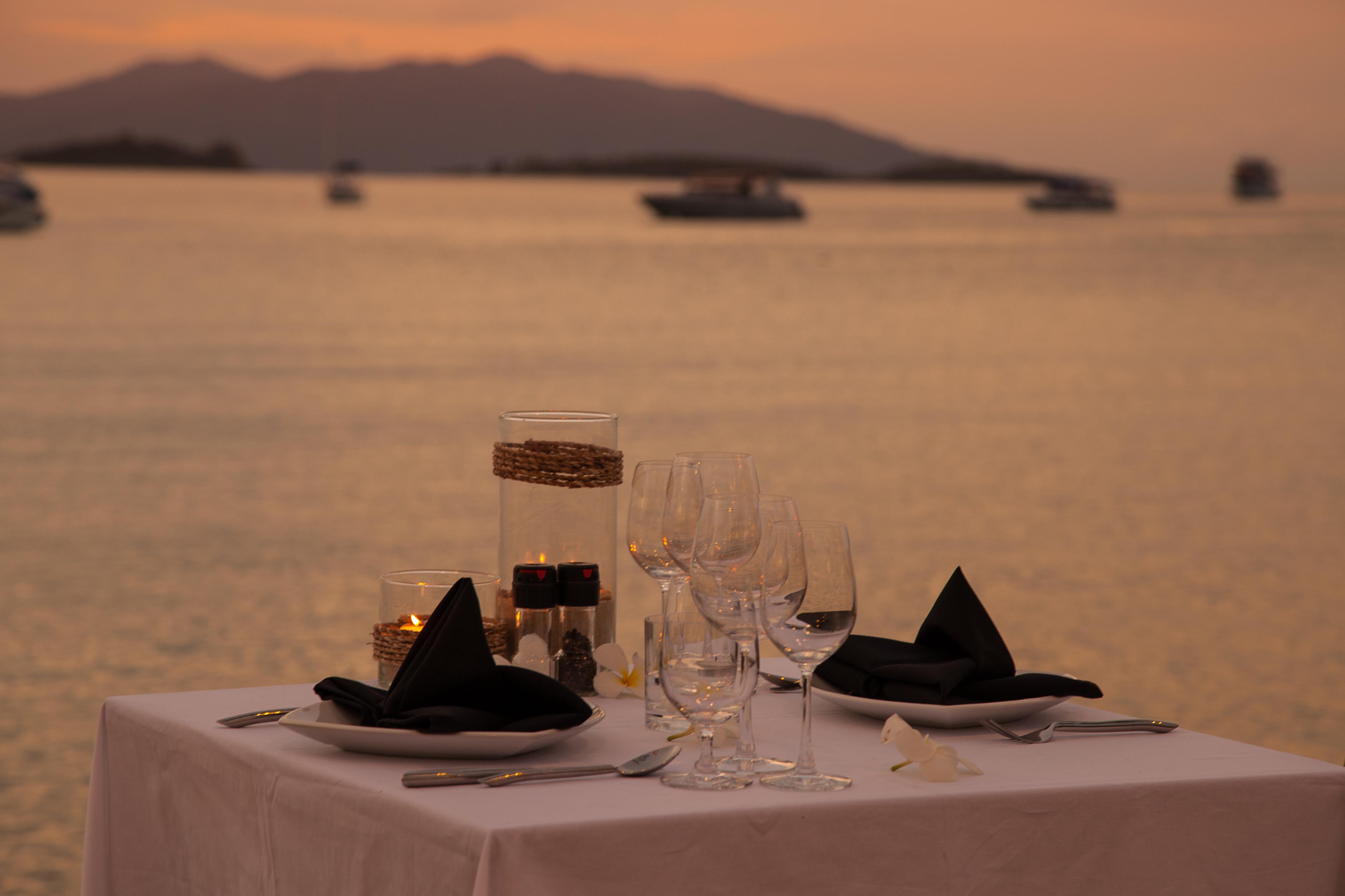The Privilege Hotel Ezra Beach Club Pantai Bangrak Luaran gambar