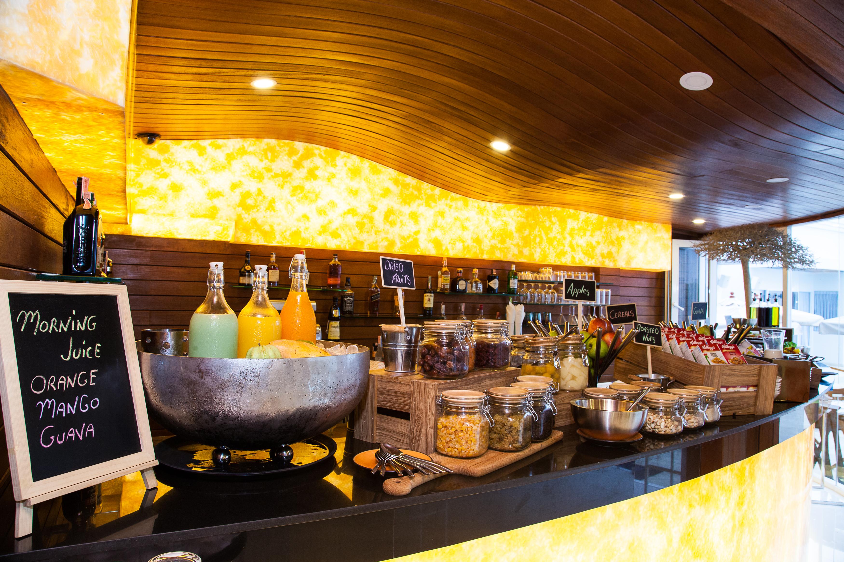 The Privilege Hotel Ezra Beach Club Pantai Bangrak Luaran gambar