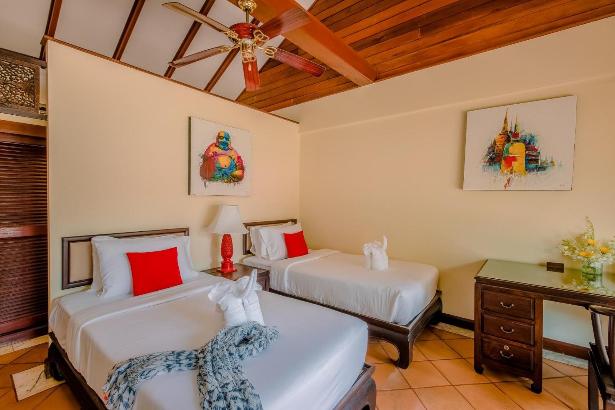 The Privilege Hotel Ezra Beach Club Pantai Bangrak Luaran gambar