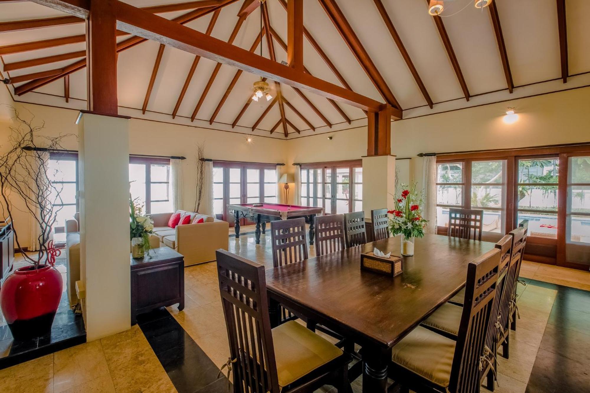 The Privilege Hotel Ezra Beach Club Pantai Bangrak Luaran gambar