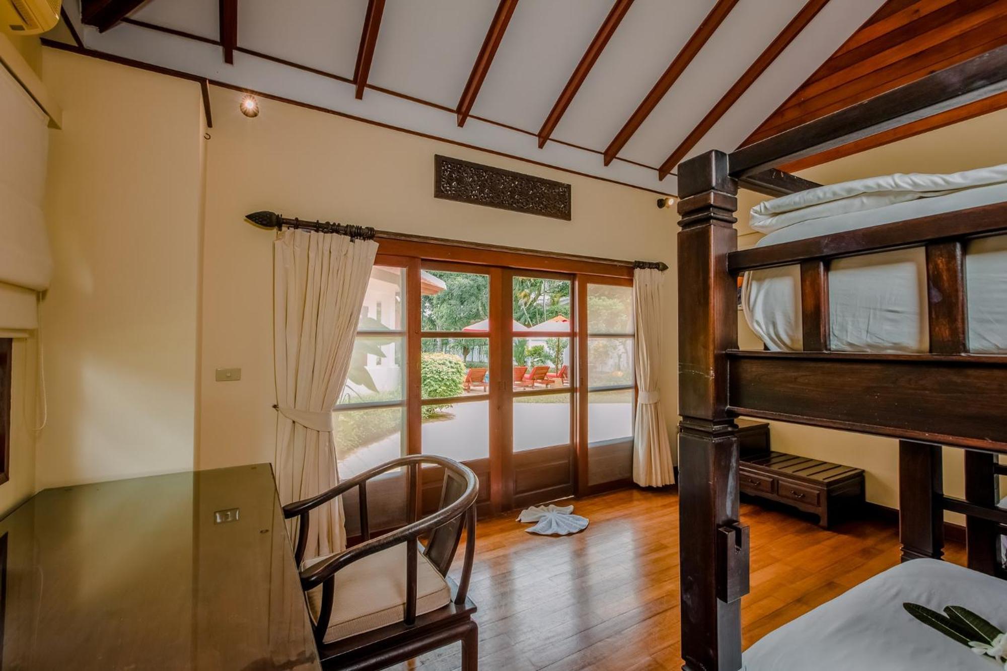 The Privilege Hotel Ezra Beach Club Pantai Bangrak Luaran gambar