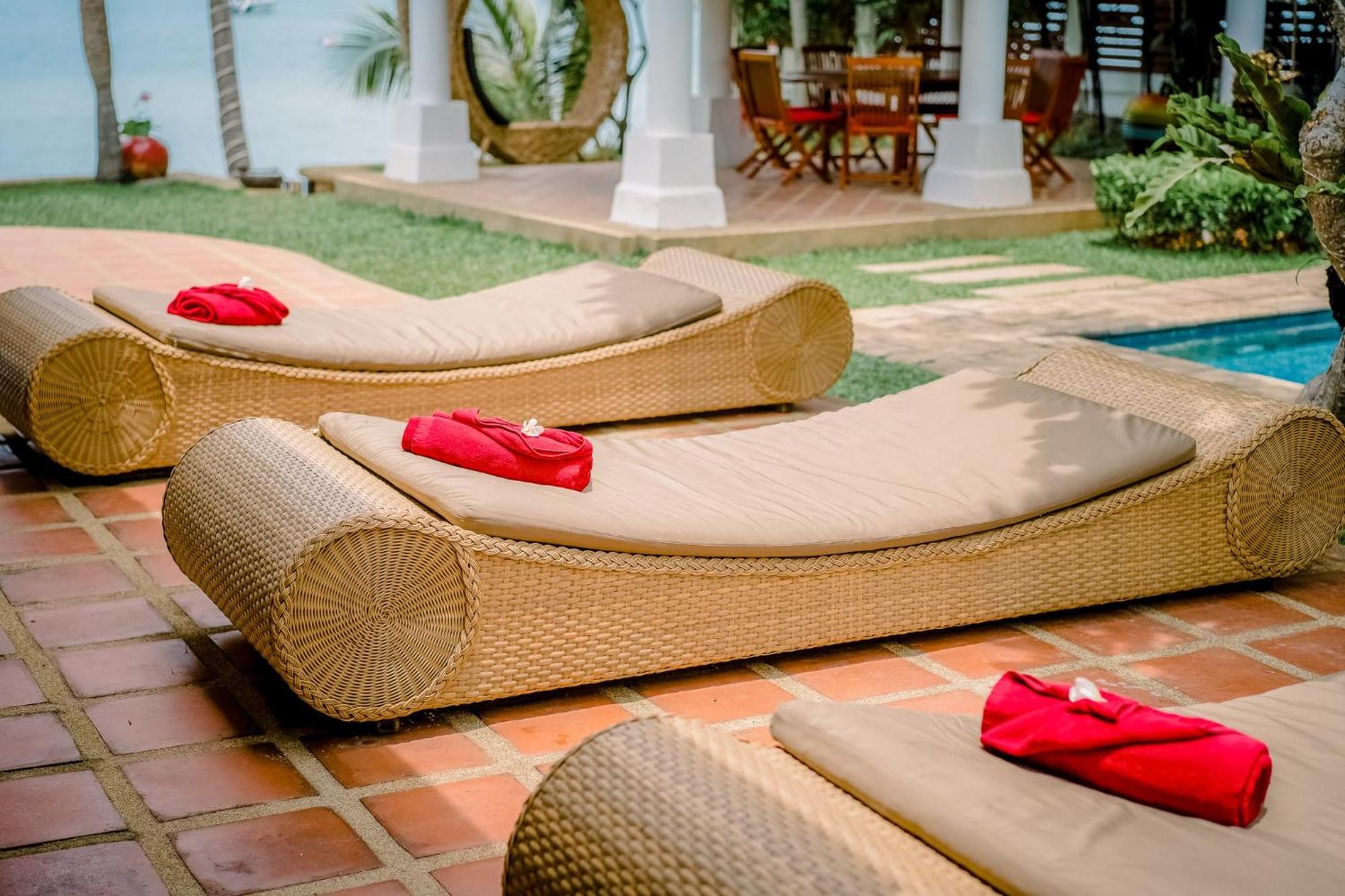 The Privilege Hotel Ezra Beach Club Pantai Bangrak Luaran gambar
