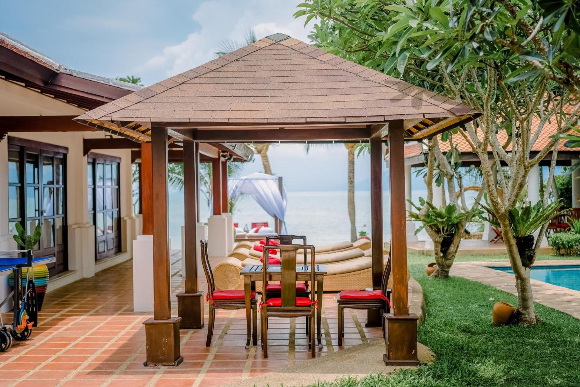 The Privilege Hotel Ezra Beach Club Pantai Bangrak Luaran gambar