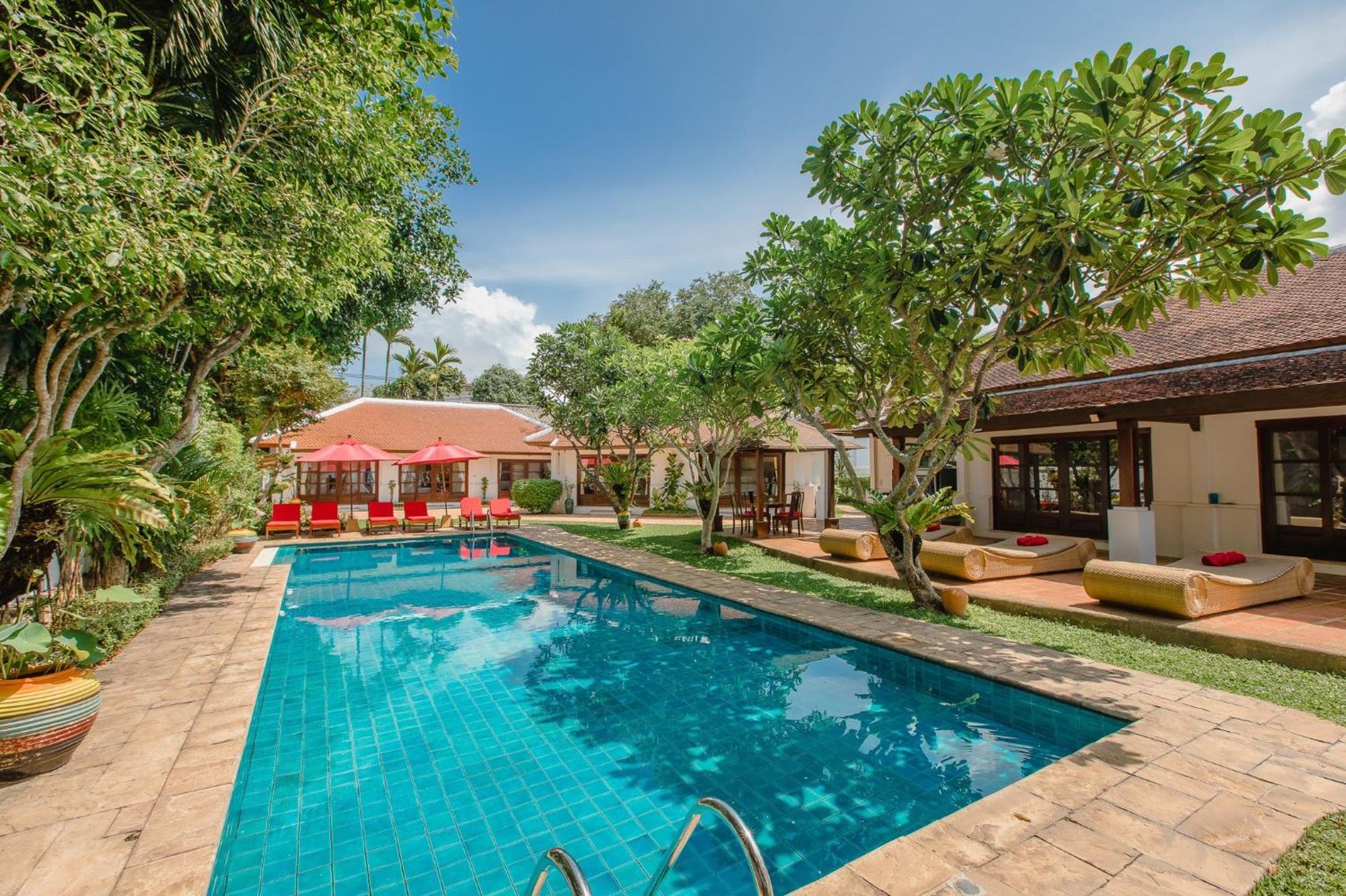 The Privilege Hotel Ezra Beach Club Pantai Bangrak Luaran gambar
